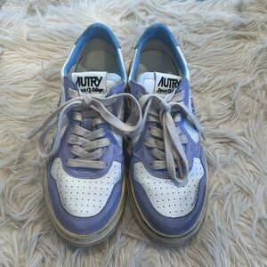 Worn once! Autry super vintage low top sneakers, size 8